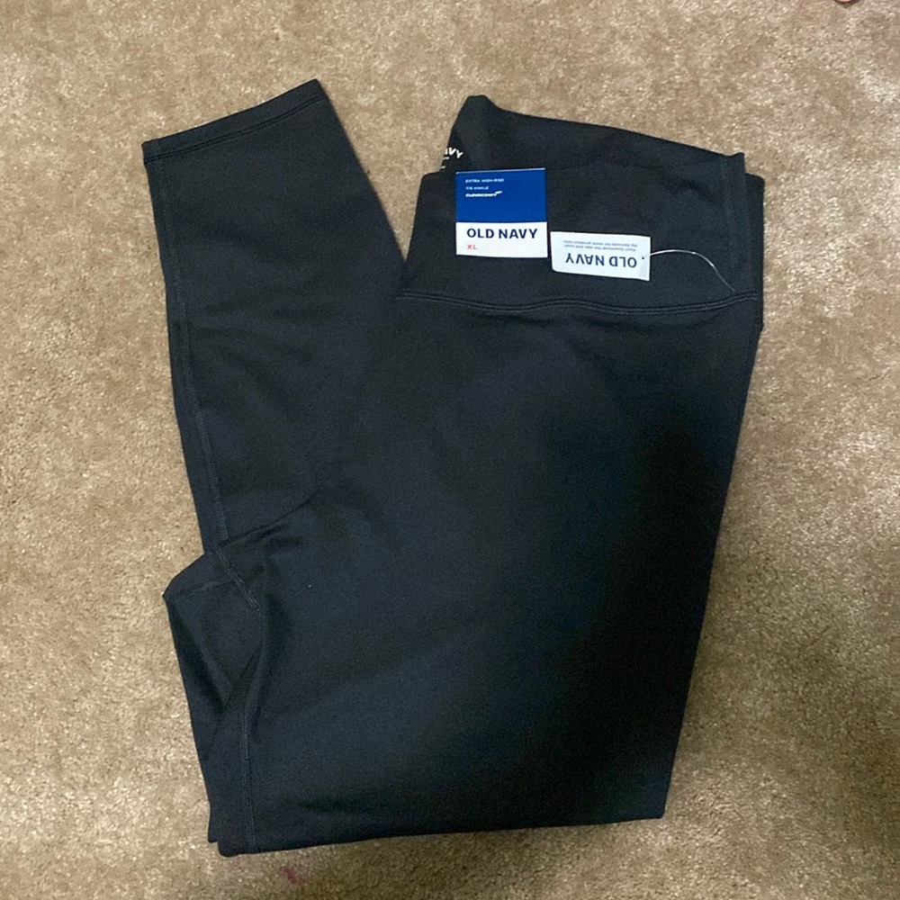 Old Navy CloudComfy 7/8 Legging XL. NWT